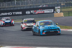 领克CyanRacing车队在株洲站TCR赛事中脱颖而出