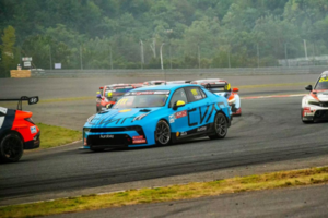 马青骅与领克03TCR赛车，点亮2024TCR世界巡回赛