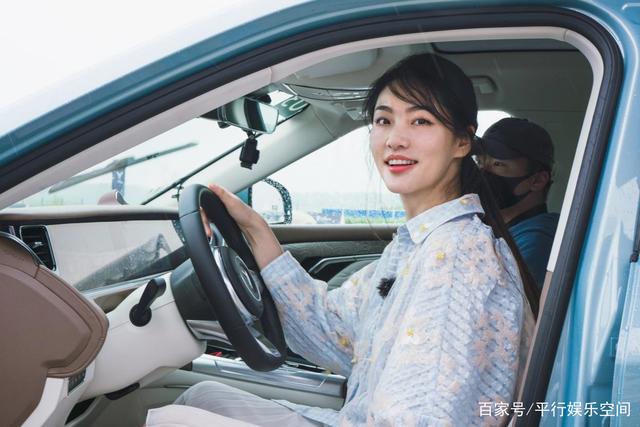 “超模”们都开什么车？有人钟情百万豪车，有人却独爱30万SUV