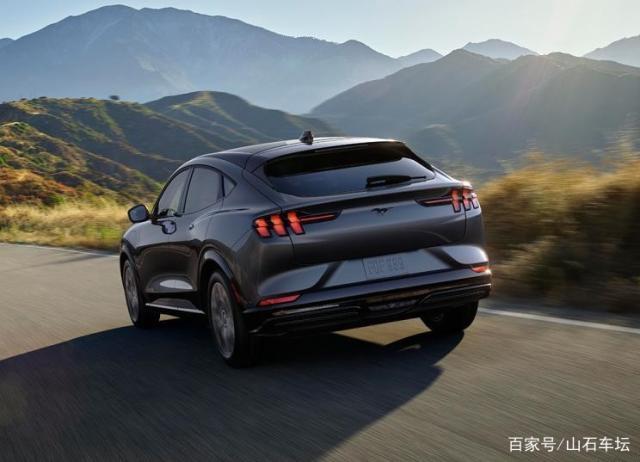 福特发布全新SUV！LOGO能发光，465马力3.5秒破百，最大续航480km