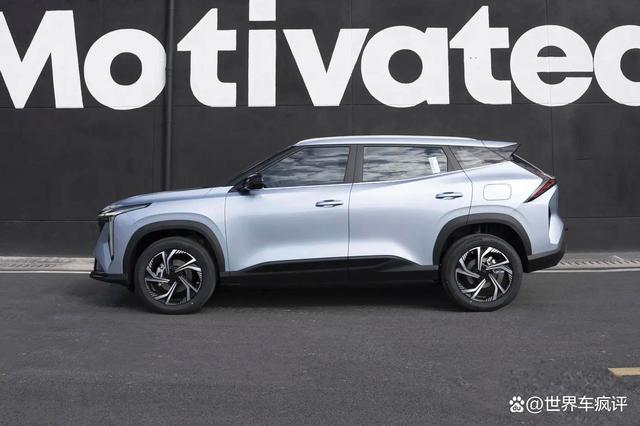 2024买10万级SUV，看这2款就行，配2.0T+8AT，空间大、性能强大