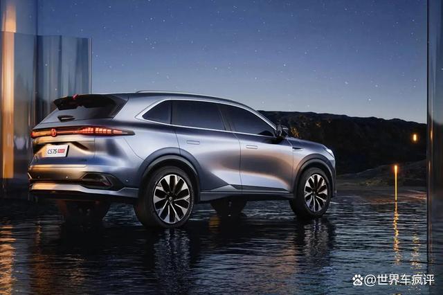 2024买10万级SUV，看这2款就行，配2.0T+8AT，空间大、性能强大