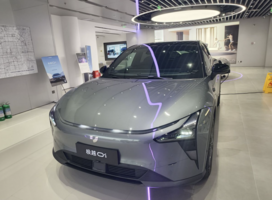 驾控对比：极越01和ModelY，25万买谁更值？