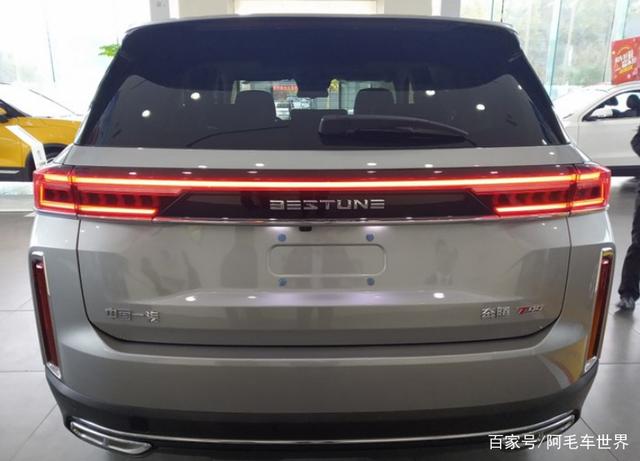 国产SUV“黑武士”来袭！气场不输汉兰达，名牌2.0T+8AT，15万起