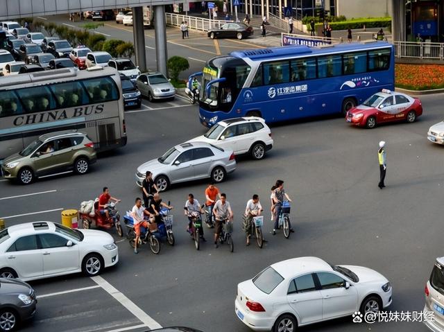 过渡期已结束，为什么路上很少见交警查车？行内人说出3个原因