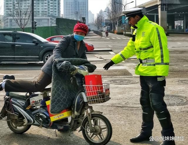 过渡期已结束，为什么路上很少见交警查车？行内人说出3个原因