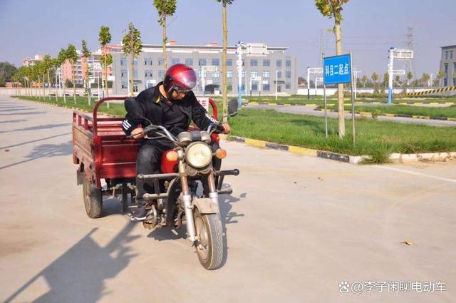 电动车、三轮车上路要驾照？交警：3种电动车不要驾照，3种要